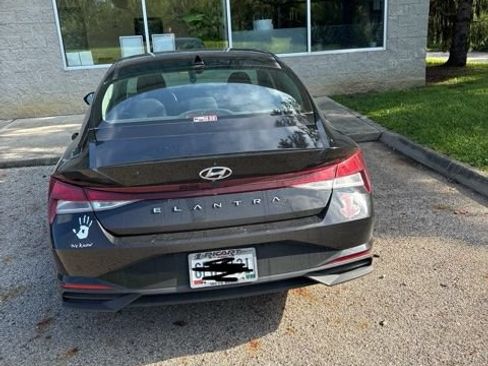 Used 2021 Hyundai Elantra SE FWD image 5