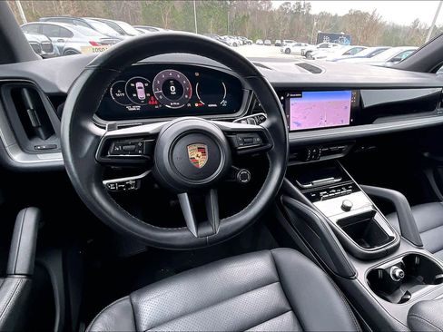 Used 2024 Porsche Cayenne image 30
