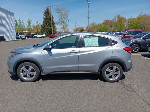 Used 2018 Honda HR-V LX image 2