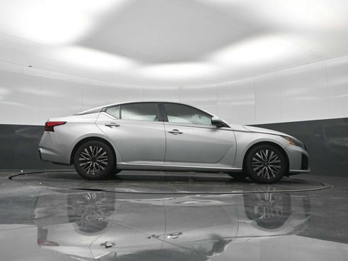 Used 2023 Nissan Altima 2.5 SV FWD image 54