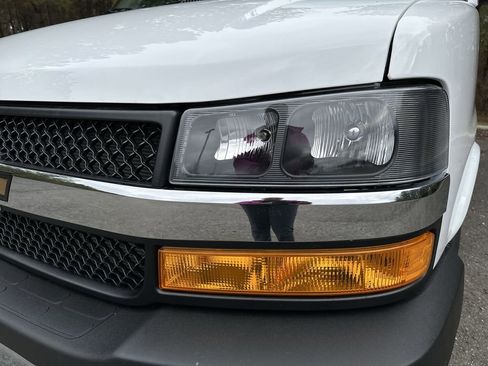 Used 2024 Chevrolet Express 2500 w/ Driver Convenience Package image 25