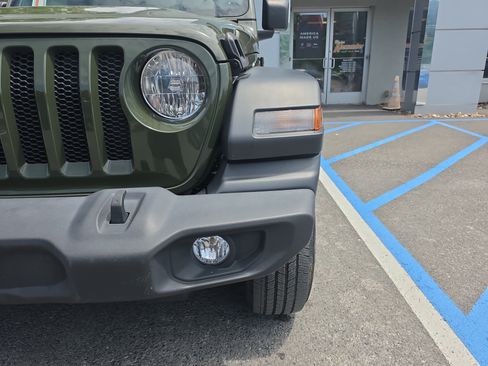 Used 2022 Jeep Wrangler Sport AWD/4WD image 10