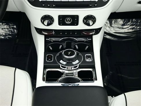 Used 2016 Rolls-Royce Dawn image 8
