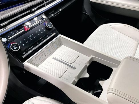 Used 2025 Hyundai Santa Fe Calligraphy FWD image 17