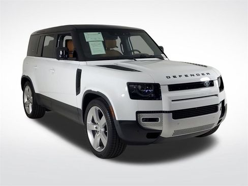 Used 2024 Land Rover Defender 110 SE AWD/4WD image 4