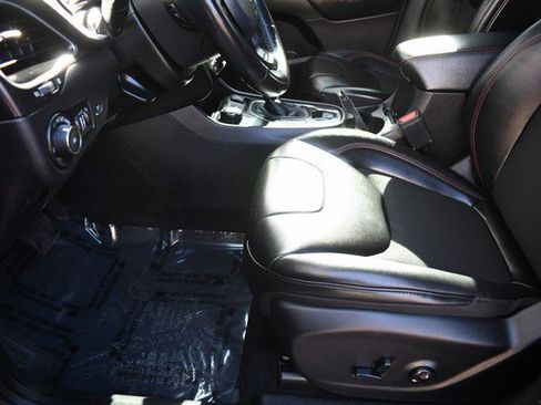 Used 2021 Jeep Cherokee Trailhawk w/ Comfort/Convenience Group image 15