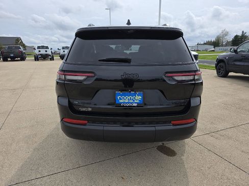 Used 2023 Jeep Grand Cherokee L Limited w/ Luxury Tech Group II image 9