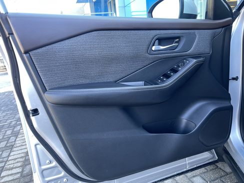 Used 2021 Nissan Rogue SV image 14