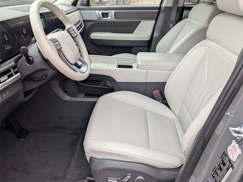Used 2025 Hyundai Santa Fe SEL image 11