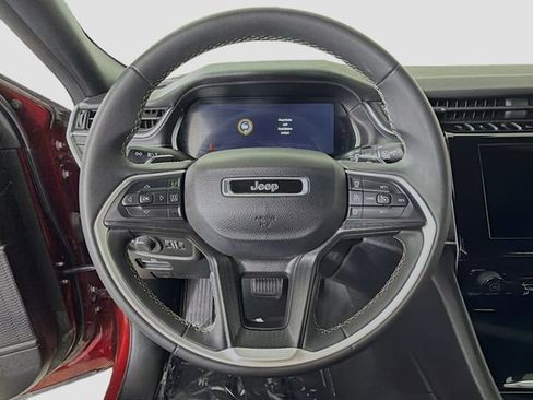 Used 2024 Jeep Grand Cherokee L Laredo RWD image 12