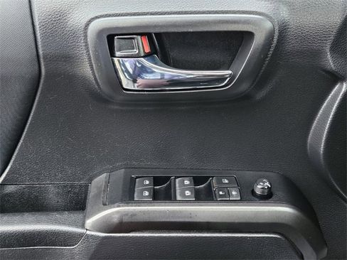 Used 2022 Toyota Tacoma TRD Off-Road w/ Technology Package image 26