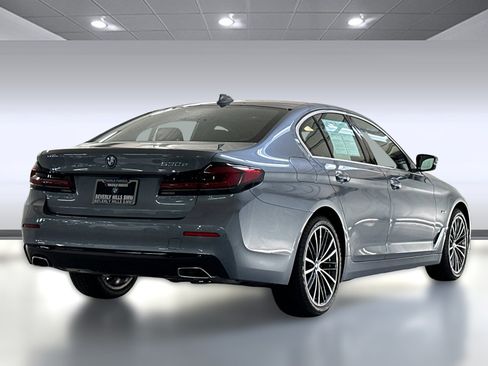 Used 2022 BMW 530e w/ Premium Package image 8