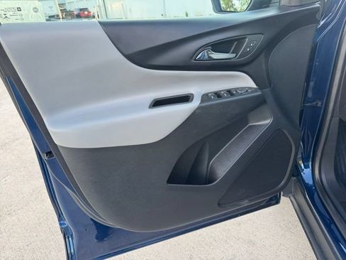 Used 2022 Chevrolet Equinox LS w/ LS Convenience Package FWD image 4