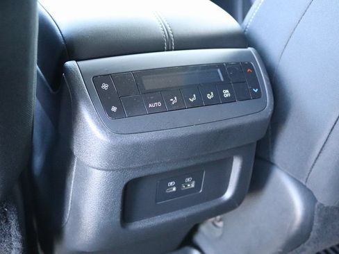Used 2022 Nissan Pathfinder S AWD/4WD image 9