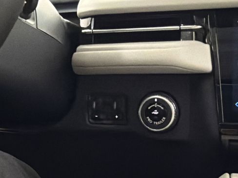 New 2026 Lincoln Navigator Reserve AWD/4WD image 31