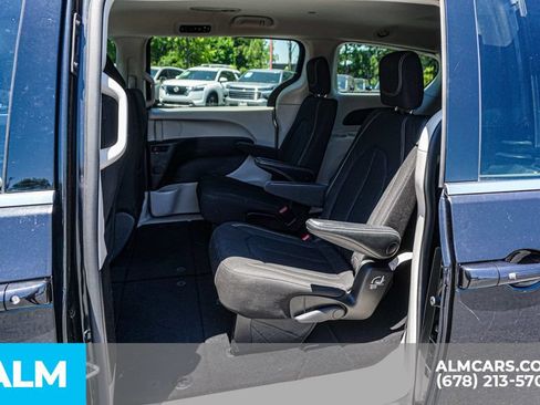 Used 2023 Chrysler Voyager LX FWD image 18