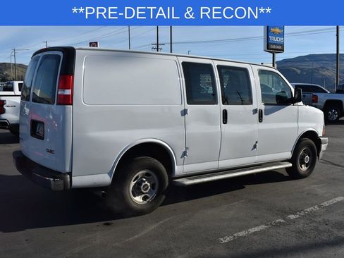 Used 2024 GMC Savana 2500 w/ Driver Convenience Package image 5