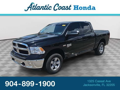 Used 2023 RAM 1500 4x4 Crew Cab Classic w/ Chrome Appearance Group image 1