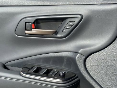 Certified 2025 Toyota Crown Signia Limited w/ Advanced Technology Package image 25