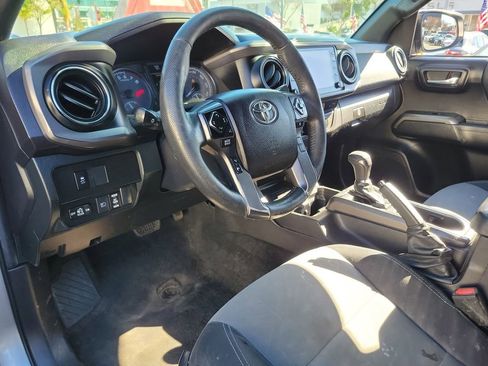Used 2022 Toyota Tacoma TRD Off-Road image 16