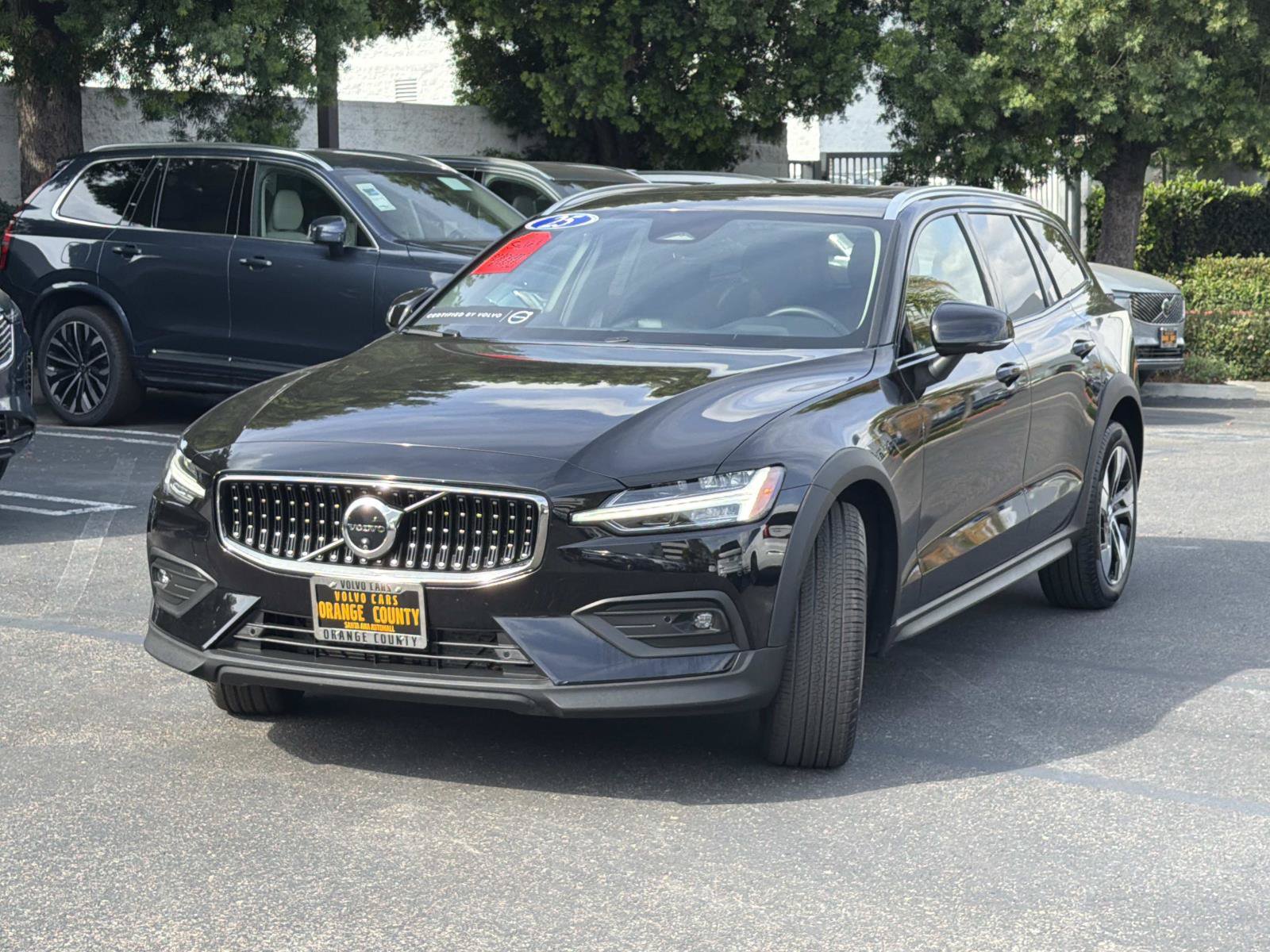 Certified 2025 Volvo V60 B5 Cross Country Plus AWD/4WD image 3
