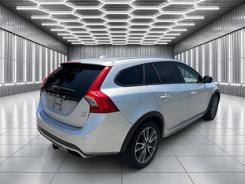 Used 2016 Volvo V60 T5 Cross Country AWD/4WD image 6