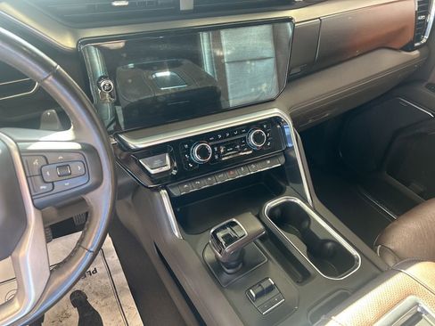 Used 2022 GMC Sierra 1500 Denali w/ Technology Package AWD/4WD image 5