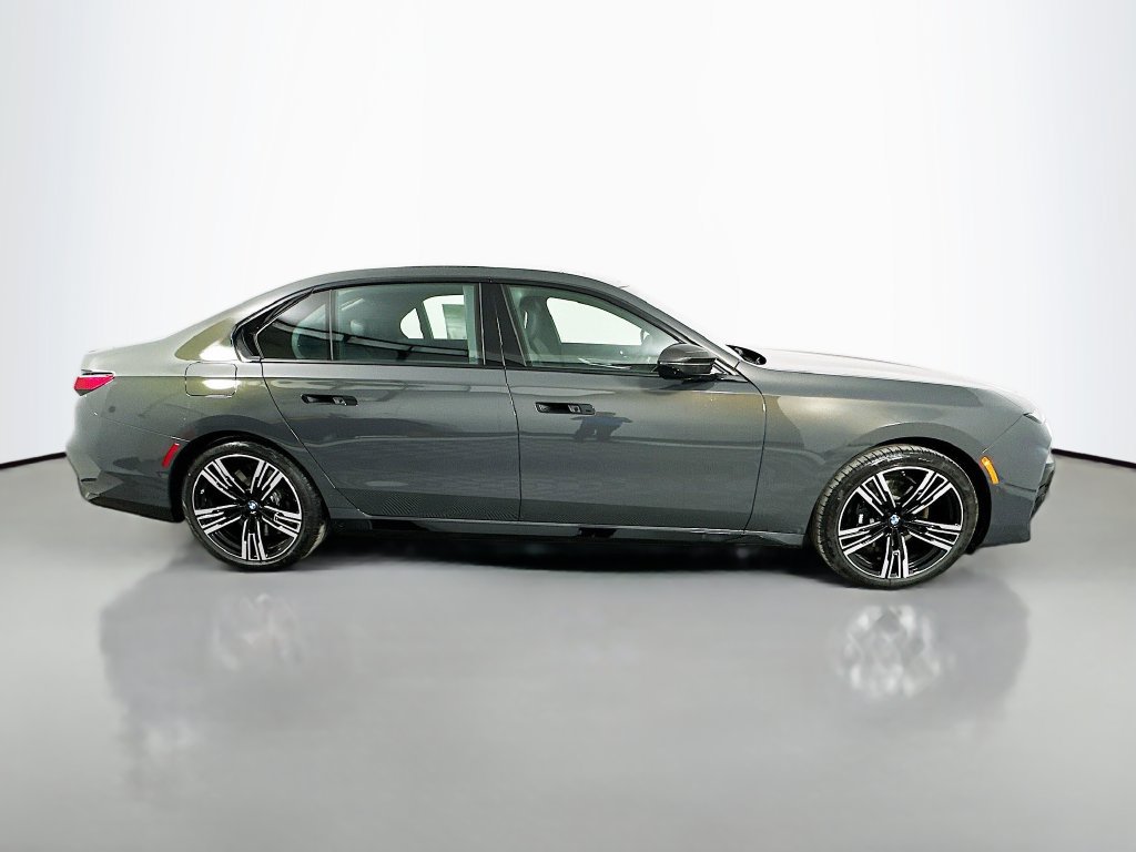 Used 2026 BMW 760i xDrive w/ Executive Package AWD/4WD image 4