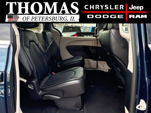 Used 2024 Chrysler Pacifica Touring-L FWD image 26