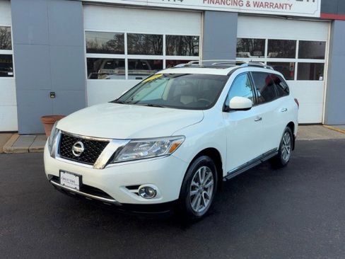 Used 2016 Nissan Pathfinder SL w/ SL Premium Package image 2