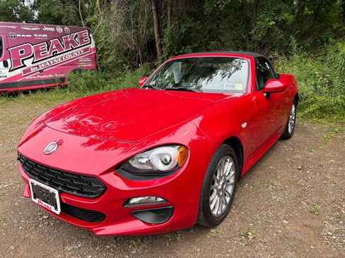 Used 2018 FIAT 124 Spider Classica w/ Technology Group RWD image 1