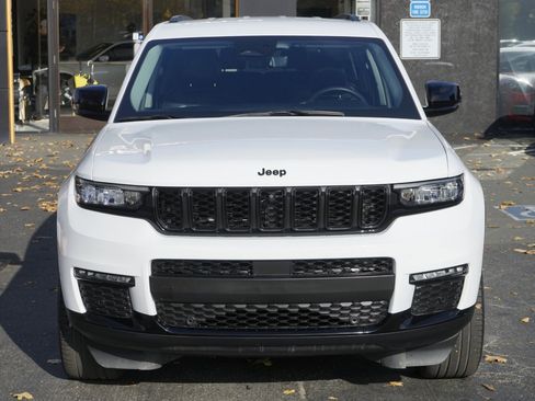 Used 2023 Jeep Grand Cherokee L Limited w/ Luxury Tech Group II image 4