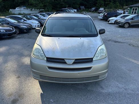 Used 2004 Toyota Sienna LE FWD image 2