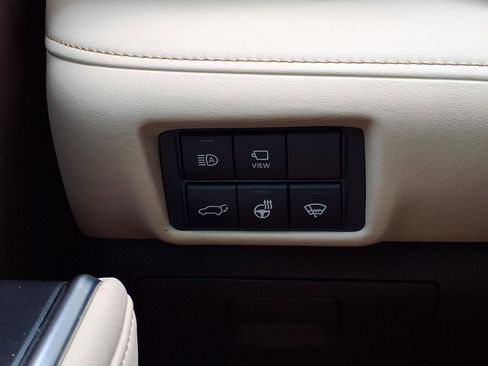 Used 2021 Toyota Highlander Limited image 9