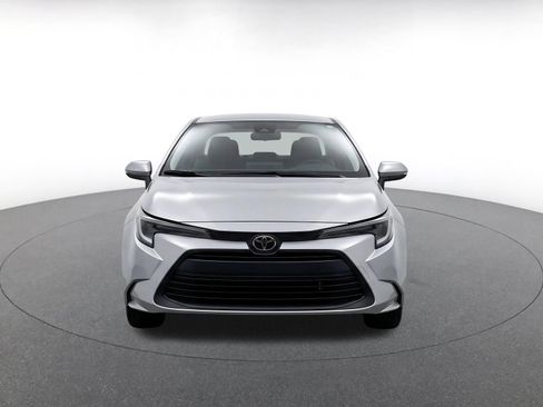 Used 2025 Toyota Corolla LE FWD image 2