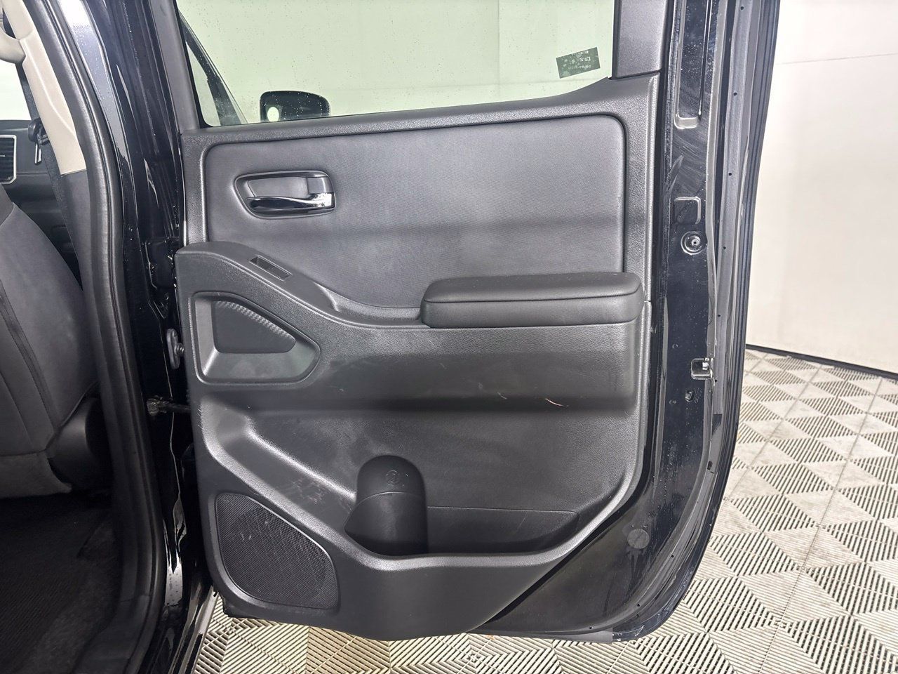 Used 2024 Nissan Frontier SV w/ Technology Package RWD image 25