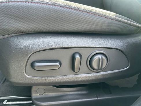 Used 2023 Chevrolet TrailBlazer RS w/ Sun and Liftgate Package image 21