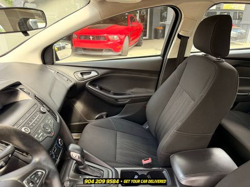Used 2018 Ford Focus SE FWD image 23