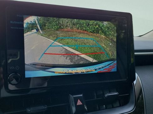 Used 2025 Toyota Corolla LE FWD image 20