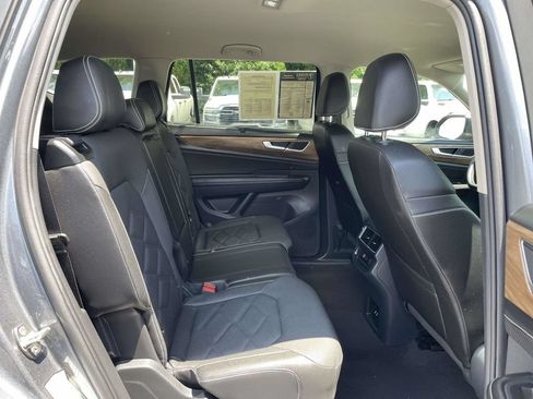 Used 2025 Volkswagen Atlas SE FWD image 18
