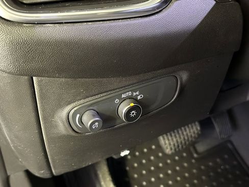 Used 2020 Chevrolet Equinox LS AWD/4WD image 13