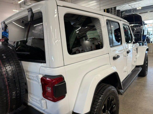 Used 2022 Jeep Wrangler Unlimited Sahara AWD/4WD image 23