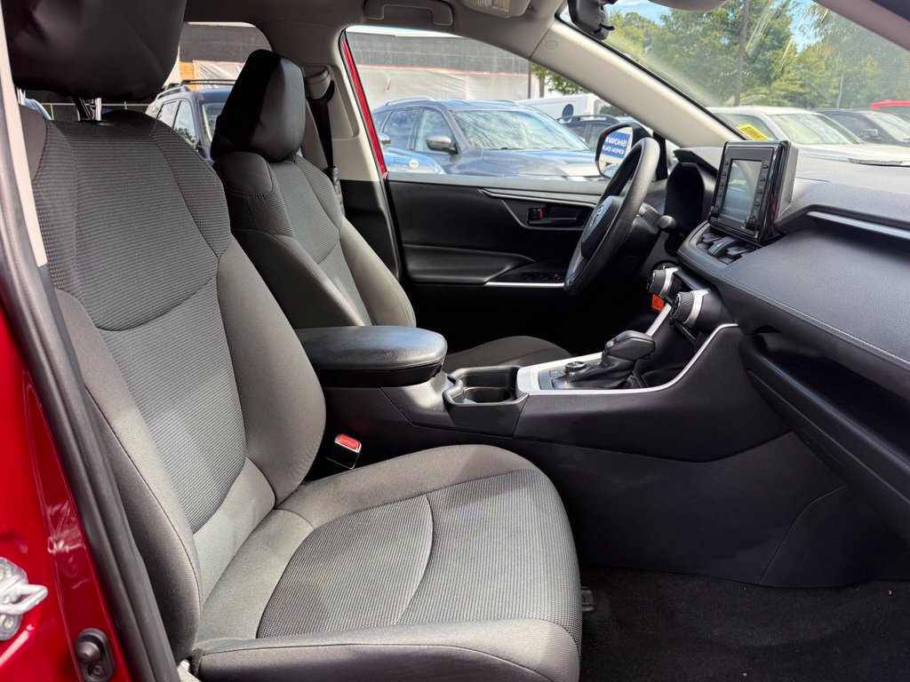 Used 2021 Toyota RAV4 LE AWD/4WD image 28