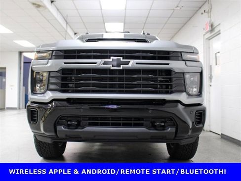Used 2025 Chevrolet Silverado 2500 Custom w/ Custom Value Package image 2