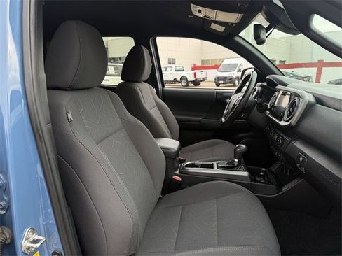 Used 2019 Toyota Tacoma TRD Sport w/ Technology Package image 30