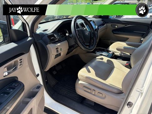 Used 2017 Honda Pilot Touring image 12