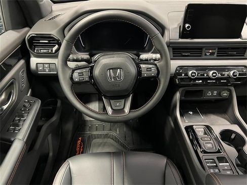 New 2025 Honda Pilot TrailSport image 18