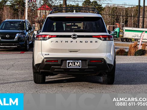 Certified 2025 Nissan Pathfinder SV image 12