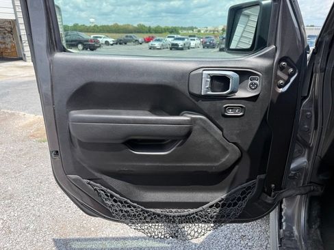 Used 2022 Jeep Gladiator Sport AWD/4WD image 6