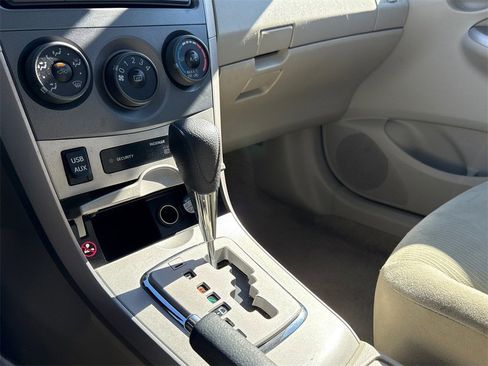 Used 2012 Toyota Corolla LE image 27